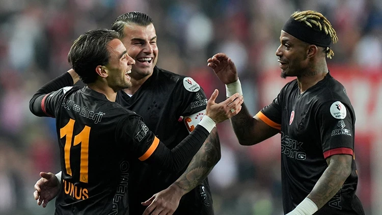 Lider Galatasaray, Antalyaspor maçında şampiyonluğunu ilan etmek için mücadele verecek!